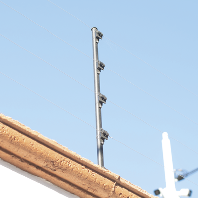 Aislador de Paso reforzado para cercos eléctricos, resistente al clima extremoso - Image 2